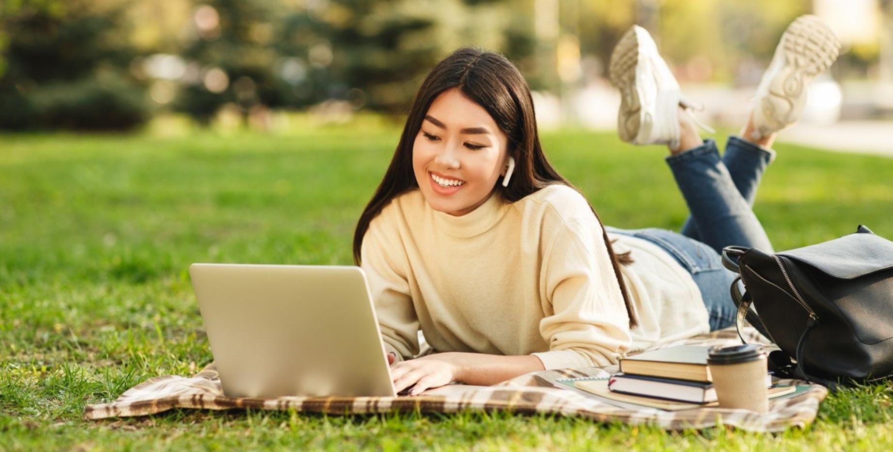 Uczestnik platformy cicupea pracuje nad planem oszczędnościowym podczas sesji online